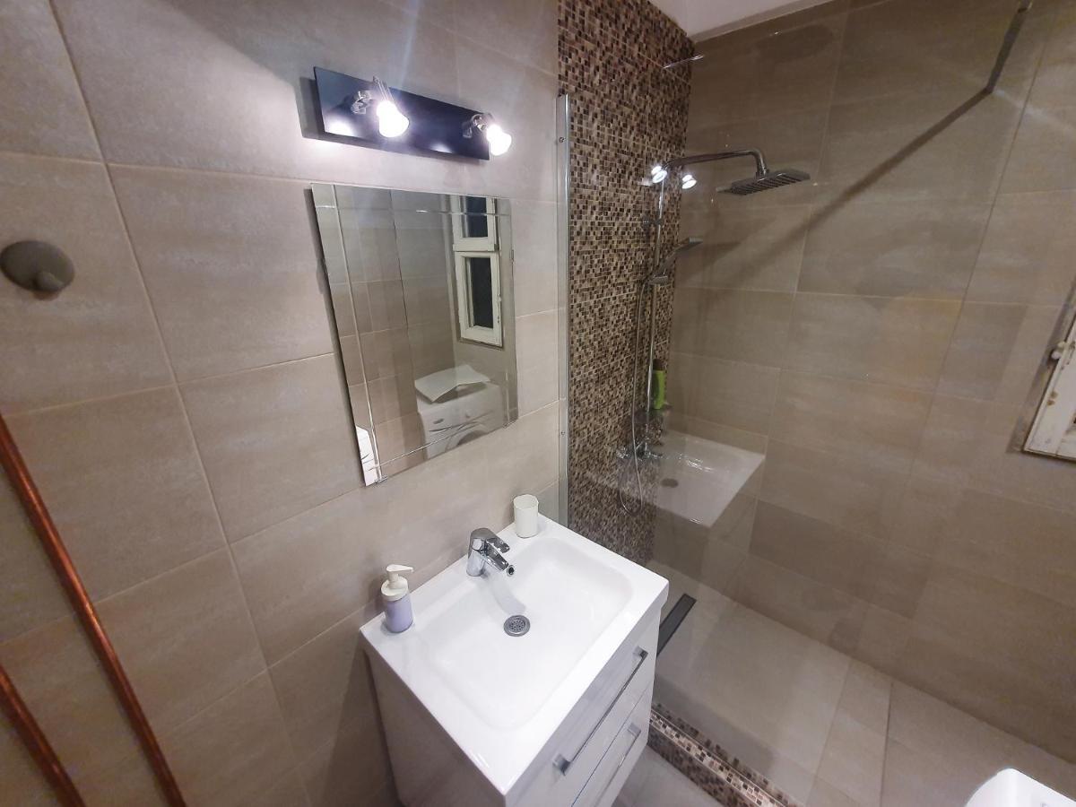 Charming Studio With City View Bukarest Exteriör bild