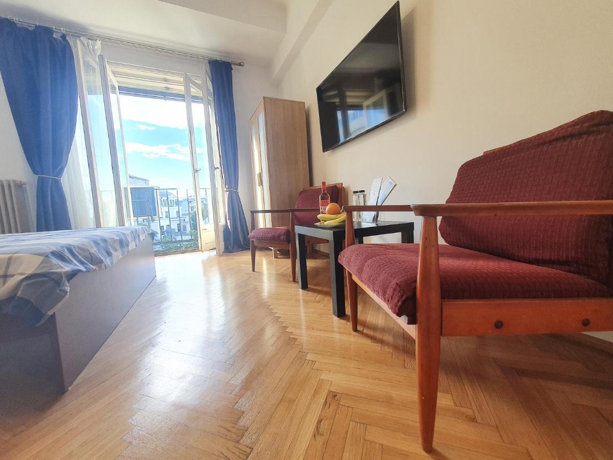 Charming Studio With City View Bukarest Exteriör bild