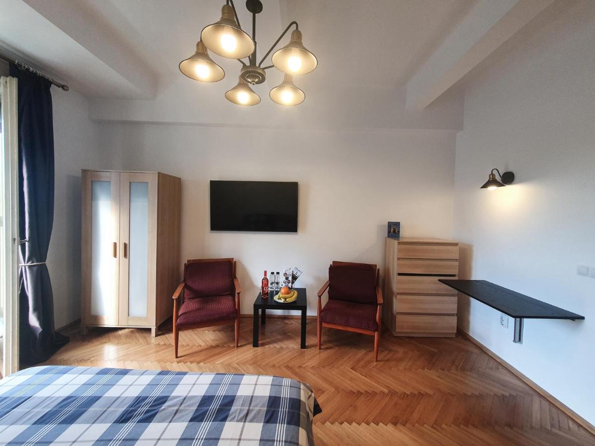 Charming Studio With City View Bukarest Exteriör bild